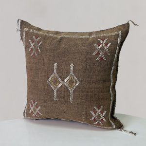 כרית סברה חומה מעוטרת