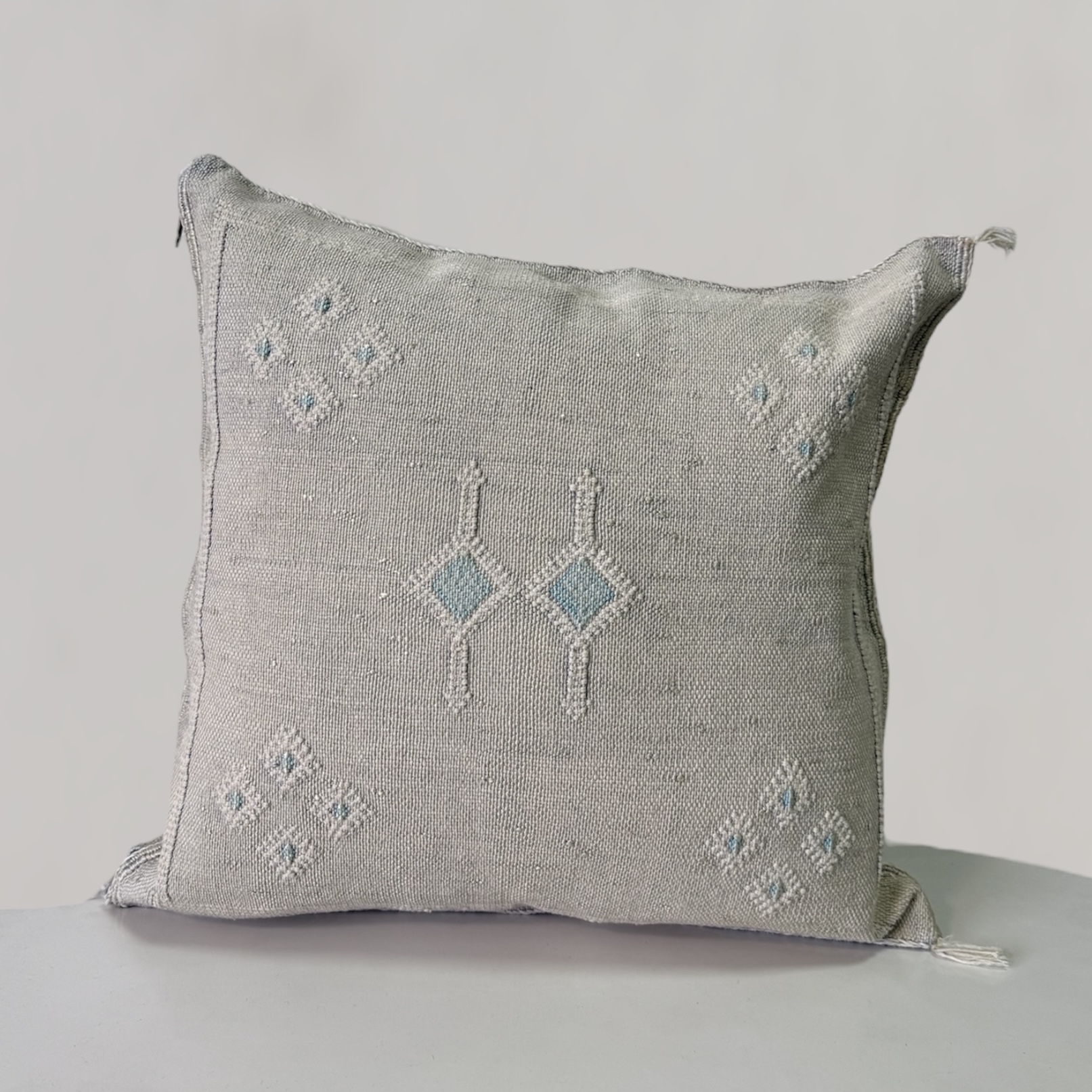 כרית סברה אפור תכלת