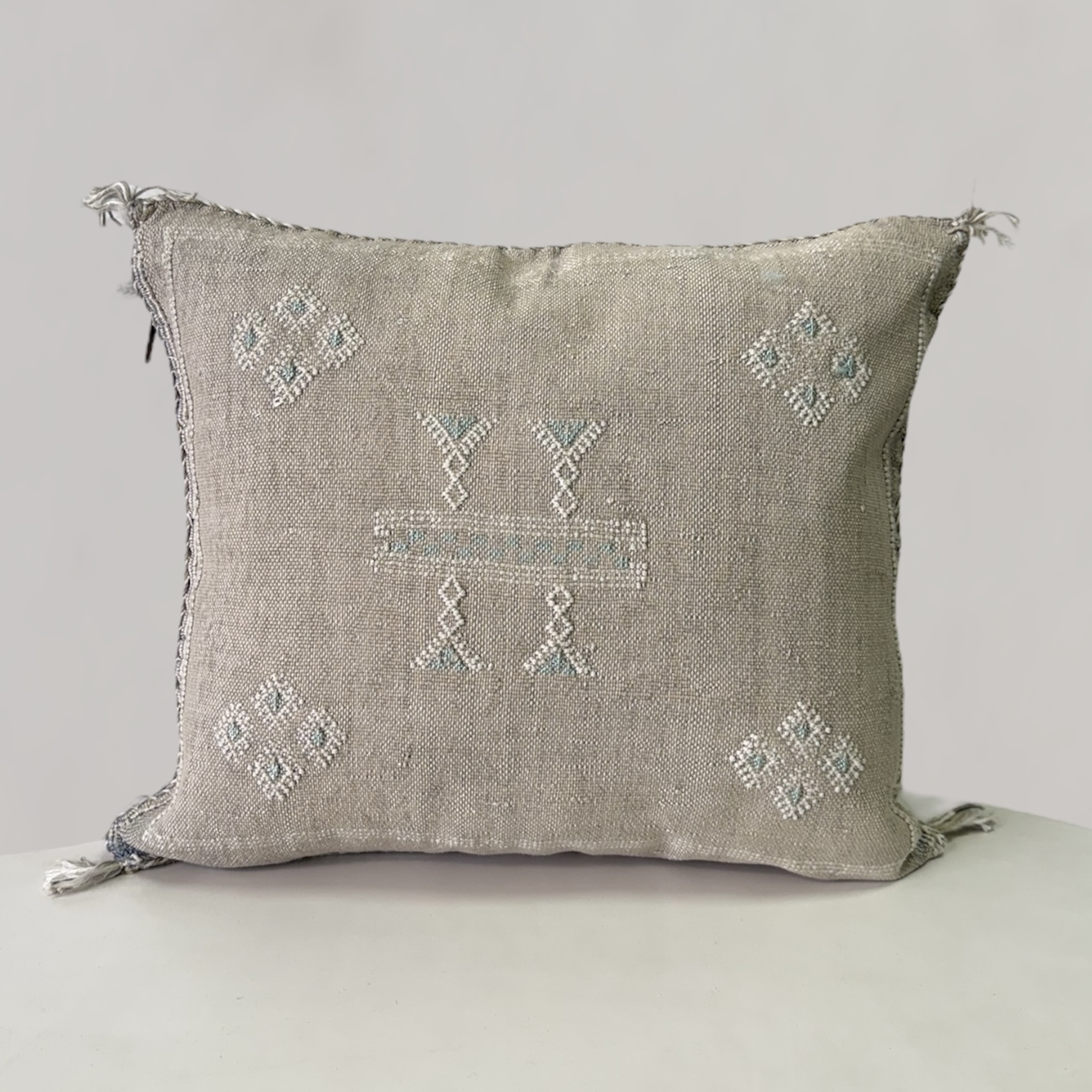 כרית סברה אפרפרה תכלת