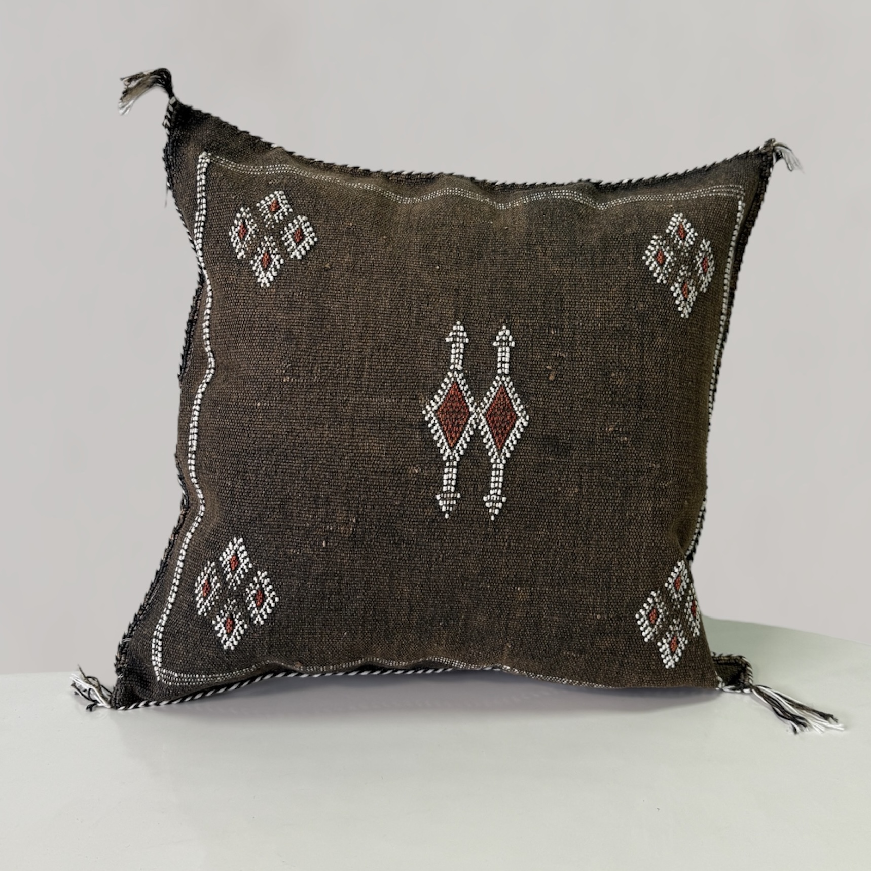 כרית סברה חום כהה