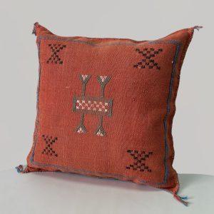 כרית סברה אדמדמה מעוטרת