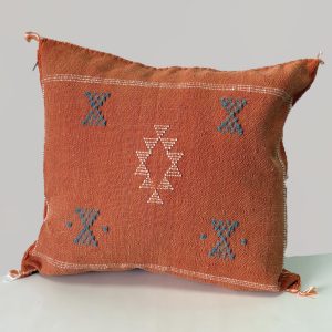 כרית סברה כתומה מעוטרת