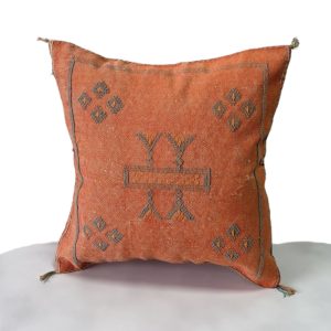 כרית סברה חומה עיטורים