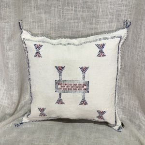 כרית סברה לבנה מעוטרת