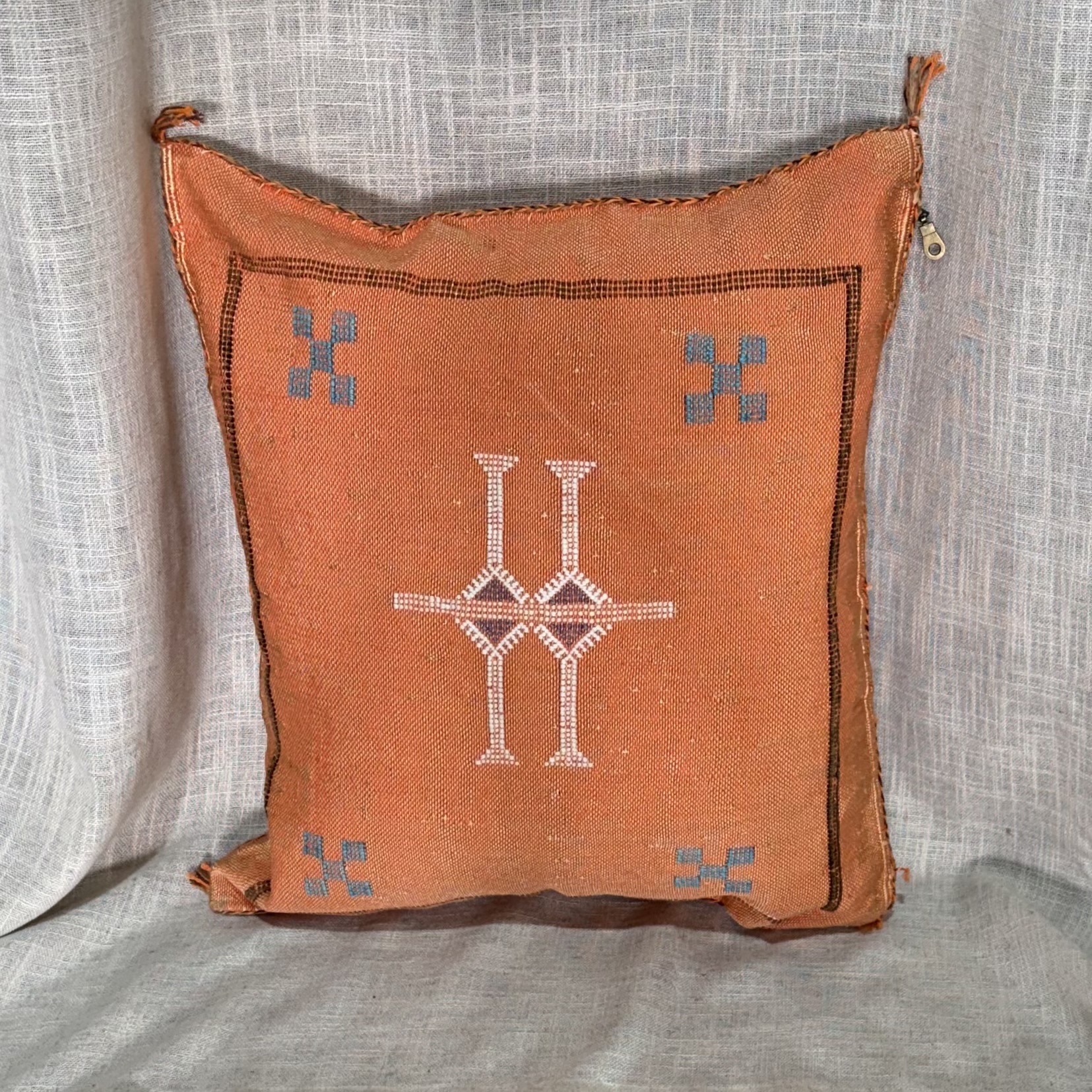 כרית סברה מעוטרת