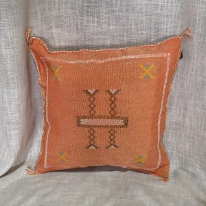 כרית סברה כתומה מעוטרת