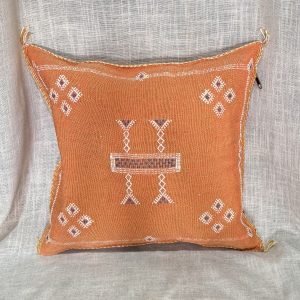 כרית סברה כתומה עיטורים